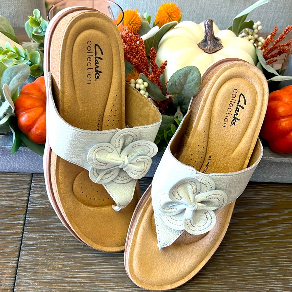 Clark Artisan Latina Samba Slide Wedge flip flops Women’s size 8.5 with flower